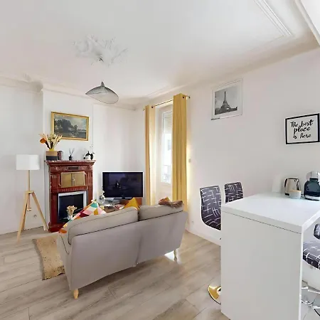 Cozy In With Parisian Charm & Disneyland Fun Apartment Le Perreux-Sur-Marne