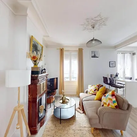 Cozy In With Parisian Charm & Disneyland Fun Apartment